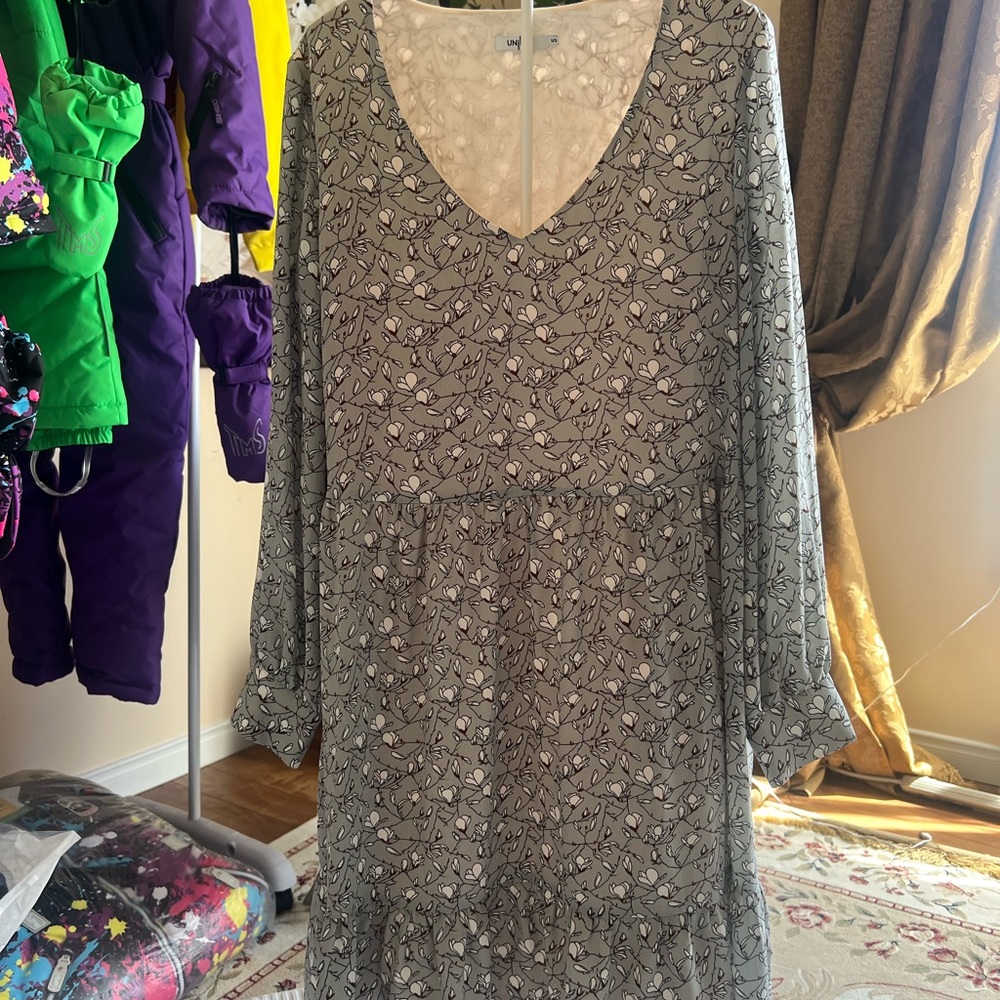Long-Sleeve V-Neck Floral Tiered Dress - Gray